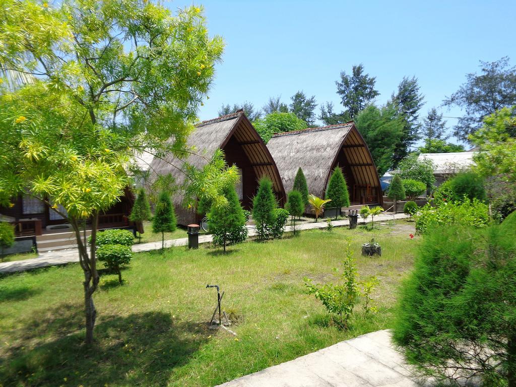 Sandy Beach Bungalows Gili Air Bagian luar foto