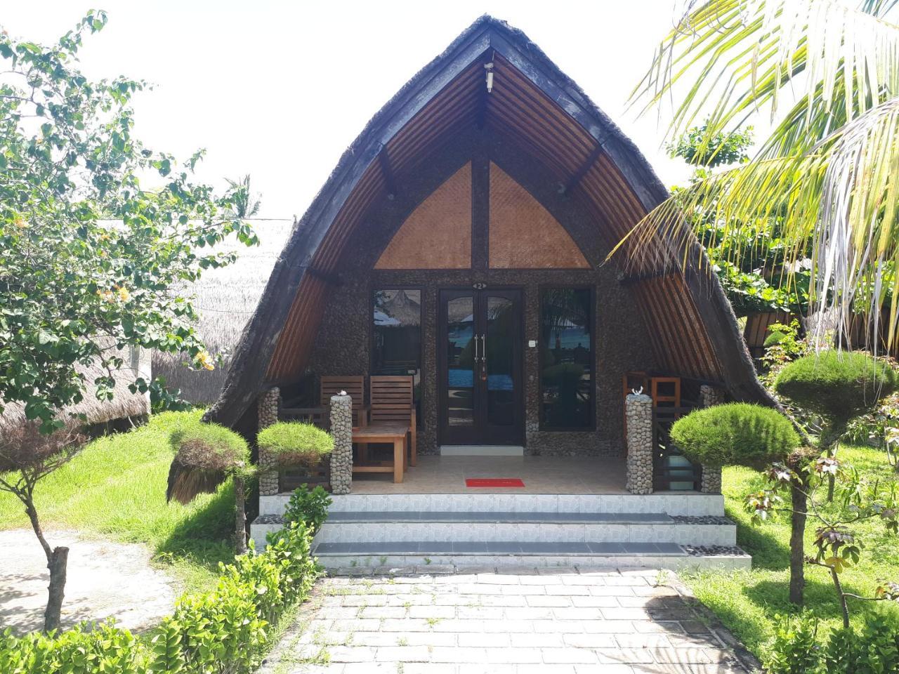 Sandy Beach Bungalows Gili Air Bagian luar foto